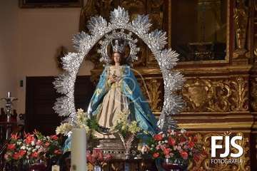 Engalanamiento de la imagen durante la jornada de este viernes/Francisco Santana Ravelo.
